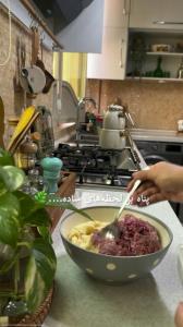 یکنفر اینجا سرش گرم زندگیست...