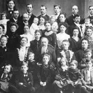 رکورد بیشترین کودک متولد شده از یک زن، متعلق به والنتینا واسیلیو از روسیه است 
او  69 کودک داشته است. 
وی از سال 1725 تا 1765، 16 دوقلو، 7 سه قلو و 4 چهارقلو به دنیا آورده است.



