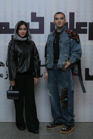 فقط تیپ پسره باکفشاش😂😂😂😂