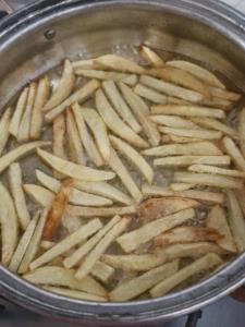 ناهار سیب زمینی سرخ شده با نون لواش😁