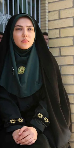 هیچ مردی شاعر نمی شد
اگر زنی در کار نبود 💫⭐️💐

