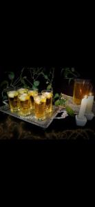 شهد شیرین شهادته😏اون پارچ مال من لیوانا برا بقیه ... 