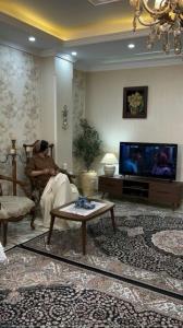 آرامشم وقتیه ک باخودم وقت میگذرونم...