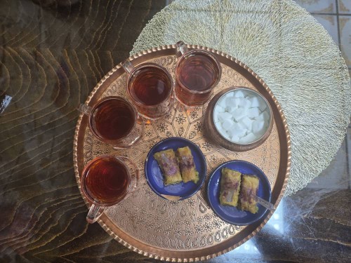بفرمایید چای و باقلوا 😋😋😋😋