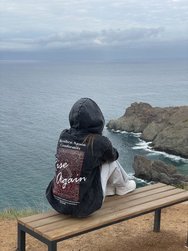 اونجا که نزار قبانی میگه:

آیا بگویم دوستت دارم؟!
