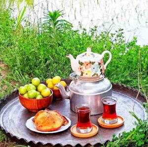 صبح مسافریست
با چمدانی پر از لبخند
کافیست عاشقانه 
به استقبالش بروی... 

صبح بخیر ☀️
