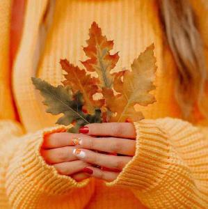 🌺روزت را با قلبی روشن آغاز کن، 
🌼بگذار تمام نگرانیهایت گوشه ای از 
🌺شب بمانند، برای لحظه ای بخند 
🌼و خدا را شکر کن ، برای تمام لحظاتی 
🌺که در تمام مسیرها مراقبت بوده... 
🌼سلام صبح شنبه‌تون گلباران🌹

