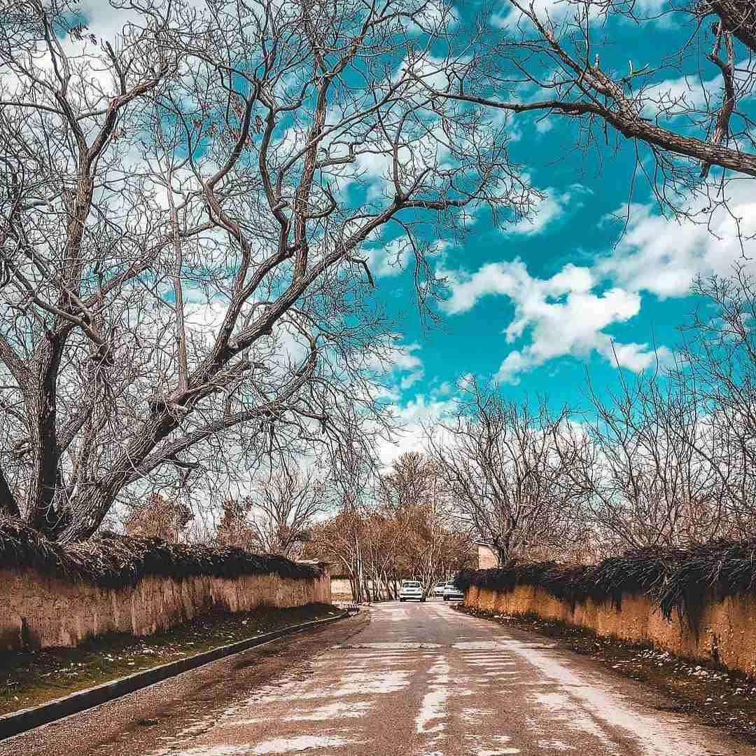 چرا فکری به حال گرونی افسارگسیخته اجناس نمیکنین!!؟ بخدا  ما مردم حقمون نیست اینقدر زجر بکشیم... فقط موقع انتخابات و راهپیمایی ها مردم عزیز میشن برا مسئولان..!! 