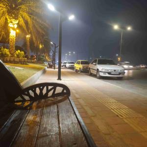 کبوترِ دلم
به هوای گندمِ موهای تو 
لبِ دیوارِ خیالت می نشیند ...
امشب که در هوای تو پر می‌زند دلم
ای مهربانِ من
تو کجایی و
من کجا...؟!