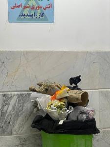 برگ گل حساسه عمر گل کوتاهه
ای خدا می بینی غرقِ آهه
خاک دنیا 