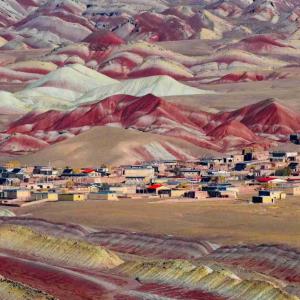 کوه های رنگین کمان.الاداغلار.حوالی ماهنشان.در استان زنجان آغاز شده تا اهردر آذربایجان شرقی ادامه پیدا می‌کند...