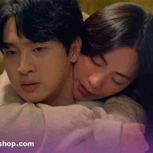 منزل تو منزل منه.......قلب تو نبض منه.....حرف تو فکر منه......درد تو داد منه......گریه هات کابوس منه.........گریه نَه نَه نَه نَه نَه نَکن.....غرق میشم......آخه میشوره و رد پات تو شهر گُمه ..........بَرفَم بیاد.......سَرمای زمستان تو دوریت گُمه. گُمه.......آره تو هنوز زنده ای.......حتی اگه دوریت با مَنه.........نادری 