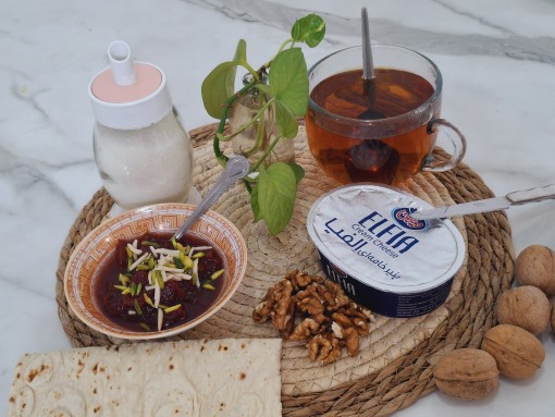 به وقتِ صبحانه، ناهار، شام.....