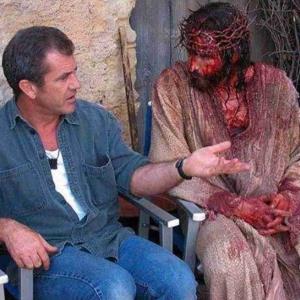 ببین سرماخوردگی که چیز خاصی نیست، یه لیوان آبجوش و عسل آبلیمو بخوری خوب میشه.