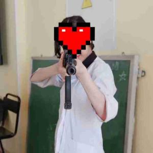 برای هرکدوم فیکها ی خبری یه تیر کافیه براشون ۱۰۰نفر بیشتر نیستن اینجا هر کدومشون با ۵تا فیک کاربری مزخرف شدن ۵۰۰نفر هسن اینجا فقط کارشون شده الواطی گری متاسفانه چقدرم روده شون بزرگه ورورورورور خسته که نمیشن 