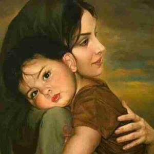 على إید نقت لی هدومی
همون دستی که لباس برام انتخاب کرد،
وسلت تحکیلی لی فی حوادیت
و با مهربونی برام قصه تعریف کرد،
على عینها فی أول یوم مدرستی
تو نگاهش، روز اول مدرسه‌م رو به یاد دارم،
على خطاها فی یوم ما عییت
تو قدم‌هاش، اون روزی که بیمار بودم، همراهی‌م کرد.
ب نادیها کل أما أحتاجها ألاقیها
تا صداش می‌زنم، هر وقت که نیاز دارم، پیداش می‌کنم،
اللی کبرت على إیدیها
کسی که با دست‌های خودش بزرگم کرد،
وبقیت بشبهها فی شکلی
و حالا چهره‌م شبیه خودشه،
وکل حیاتی بلاقی إنی
تو همه‌ی زندگیم می‌بینم که
بعمل زیها