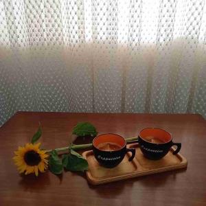 حضور خانواده ام را شکر دلخوشم با نفس کشیدنشان حضور آرامشبخش شان و صحبت های دلی گرم صمیمی و نوشیدن فنجان قهوه‌ای در کنارشان این وصف ناشدنی ترین حس فارغ از همهمه دنیاست برایم 🌻🌻🌻🌻