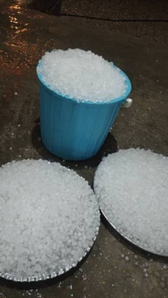 اینم تگرگ و بارون اطراف ما... کپشن 