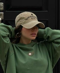  همیشه تک باش و تنها ، دور از این اجتماع...