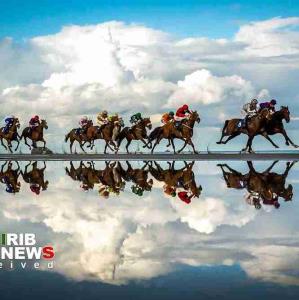 از زمین خوردن کسی شاد مشو که نمی دانی گردش روزگار برای تو چه در آستین دارد...