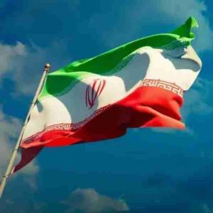 پرچمت‌وقتی‌پایین‌می‌آیدکه‌کفن‌ماباشد