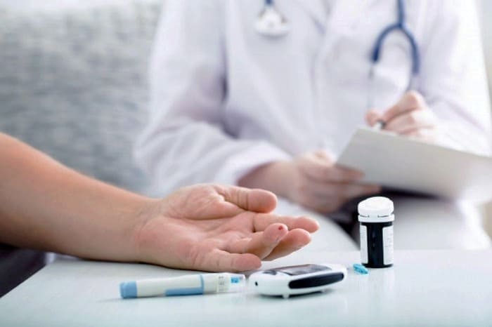 بررسی علل اصلی خشکی دهان دیابت
