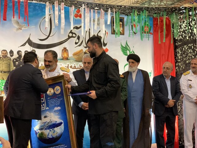 دشمن جرات سینه به سینه ایستادن ندارد و از پشت خنجر می‌زند