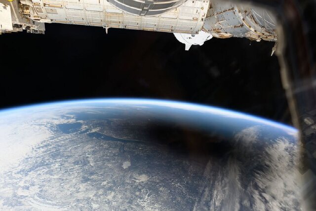 فضانورد ناسا از تجربه پیاده‌روی فضایی کاملا زنانه می‌گوید
