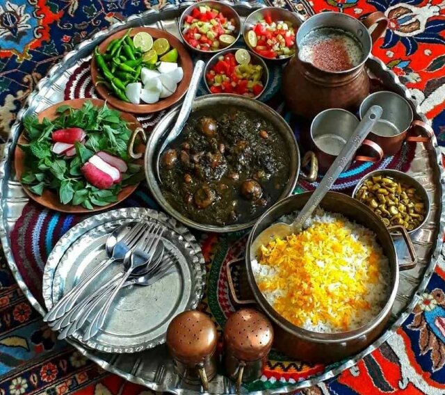 نماد غذای ایرانی به خوشمزگی قورمه‌سبزی!