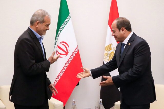 روایت الاهرام از دیدار عراقچی با وزیران خارجه پیشین مصر در رستوران «نجیب محفوظ»