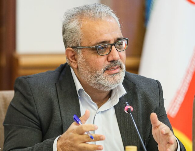 یک متر هم از حریم تخت جمشید کم نشده است