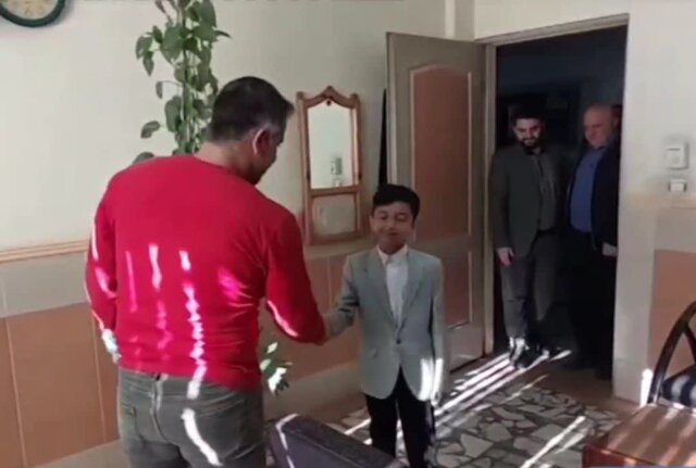 تحقق رویای مدیریت یک روزه/دانشآموز ۹ ساله سوادکوهی رئیس آموزش و پرورش شهرستان شد