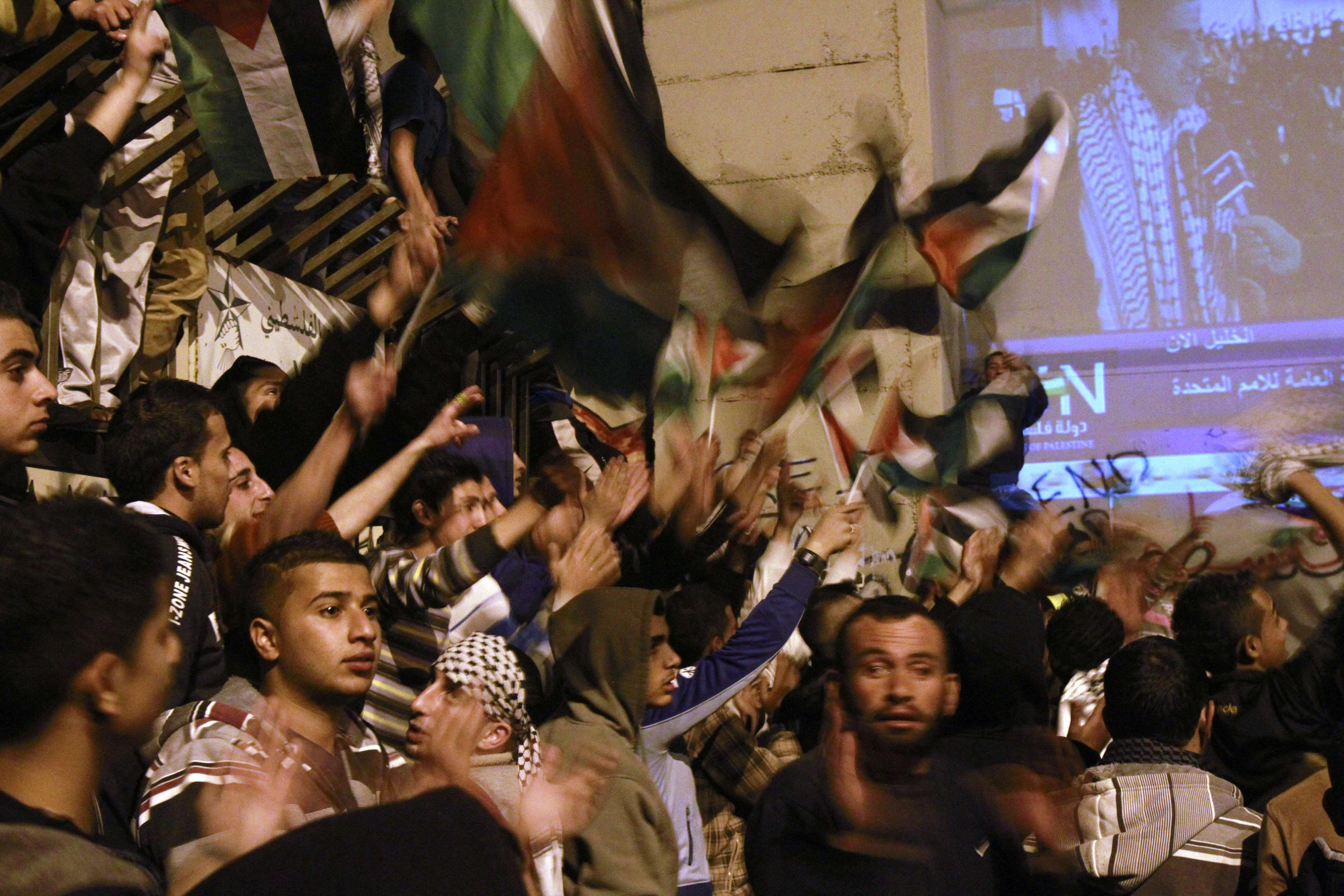 عکس/ شادی فلسطینی ها پشت دیوار حایل