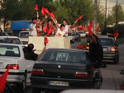 آزادی در قرق تبریزی ها/ترافیک سنگین اتوبان به خاطر حضور هواداران تراکتور 