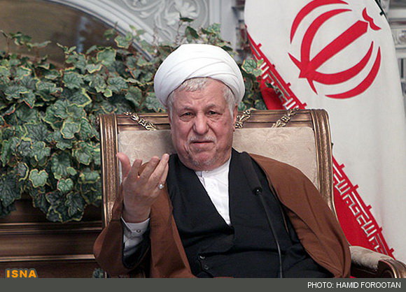 آیت الله هاشمی رفسنجانی با انتقاد از تفکر افراطی در ابتدای انقلاب: اوایل پیروزی انقلاب حتی با ادامه کار مترو تهران مخالفت شد/اکنون سخنان افراطیون چپ از حلقوم افراطیون راست شنیده می‌شود