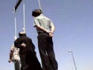 حوادث / اعدام 4 متجاوز به عنف و قاچاقچی در کرمانشاه 