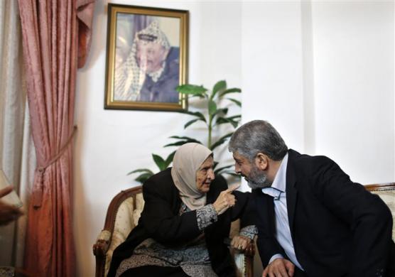 عکس/ خالد مشعل و خواهر یاسر عرفات