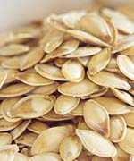 سلامت/ تخم کدو برای درمان پوکی استخوان مفید است