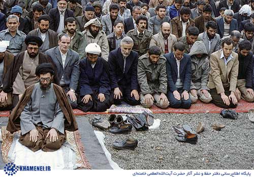 عکس/ ادواردو آنیلی در صف اول نماز مقام معظم رهبری