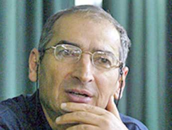 پیش‌بینی زیباکلام: ولایتی رئیس‌جمهور آینده است 