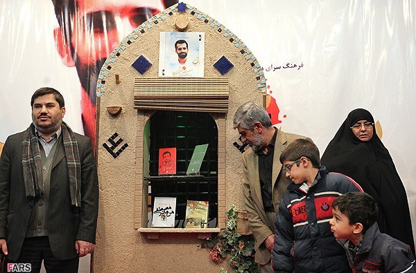 عکس / مراسم رونمایی از سه کتاب درباره شهید احمدی‌روشن
