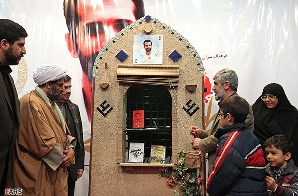 عکس / مراسم رونمایی از سه کتاب درباره شهید احمدی‌روشن
