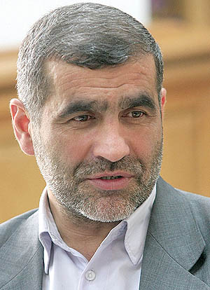 دستور رهبر انقلاب به علی نیکزاد: کلیه بدهی پیمانکاران تا شب عید پرداخت شود