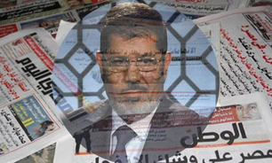 برخی روزنامه های مخالف دولت مصر اخوان المسلمین را عامل تعطیلی روزنامه ها دانستند