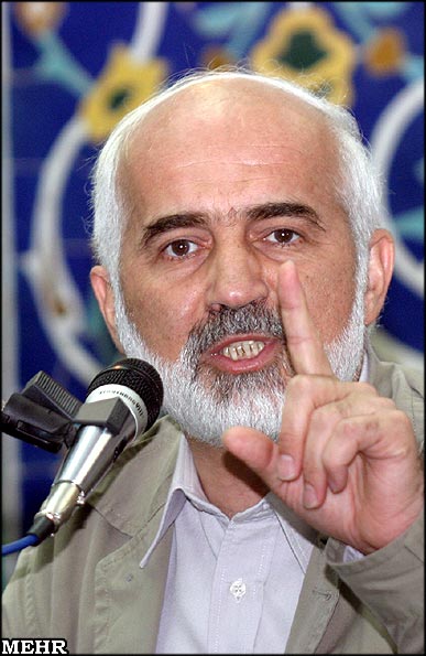 توکلی: تغییرات قیمت ارز کیف‌های برخی افراد را پر از پول‌های کثیف کرد
