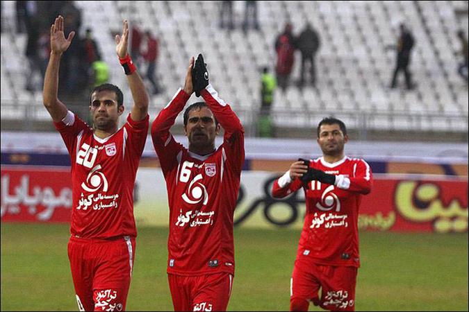 زخم خورده سرمربی آبی ها: استقلال را با قلعه نویی و هوادارانش می بریم