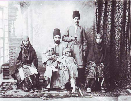 دانستنی ها/ لباس زنان و مردان ایرانی در دوران قاجار چگونه بود؟