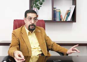 گفت و گو با گوینده خاطره انگیز آثار مستند سیما