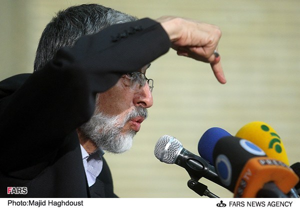 عکس/ حداد عادل هنگام سخنرانی