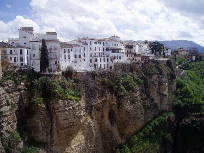 عکس/ زندگی در لبه پرتگاه